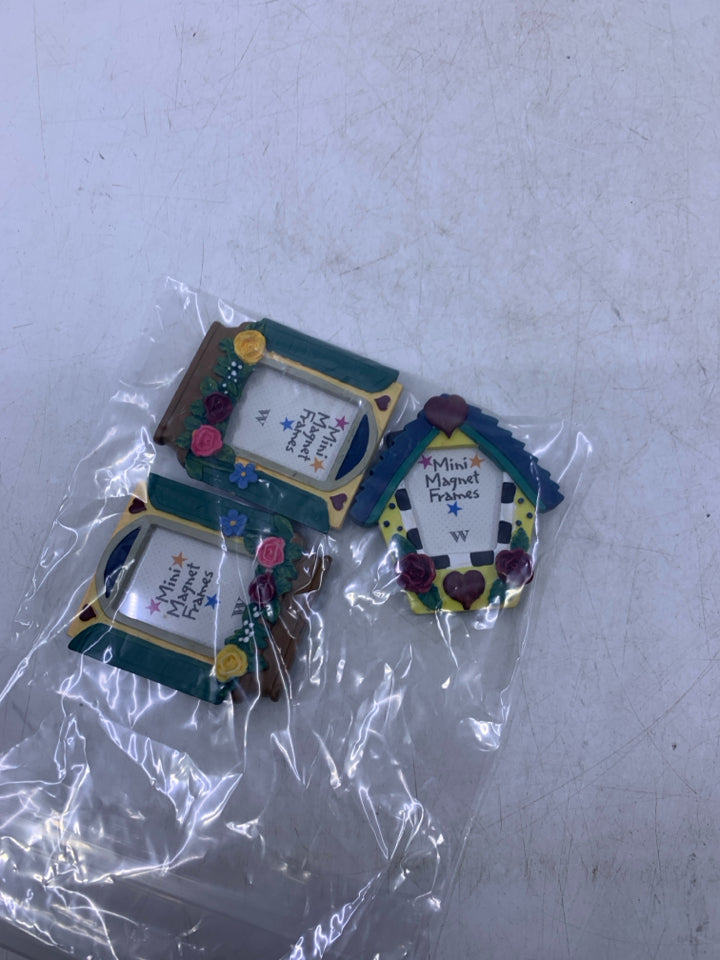 3 MINI MAGNET PHOTO FRAMES IN BAG.