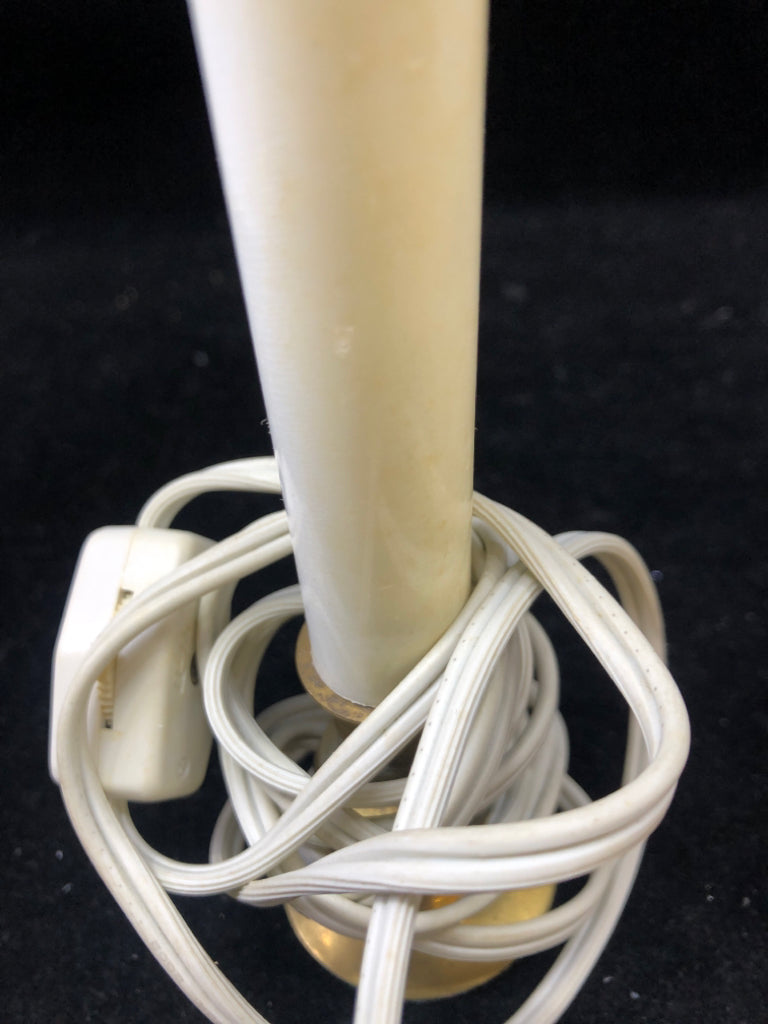 WHITE PLUG IN WINDOW CANDLE.