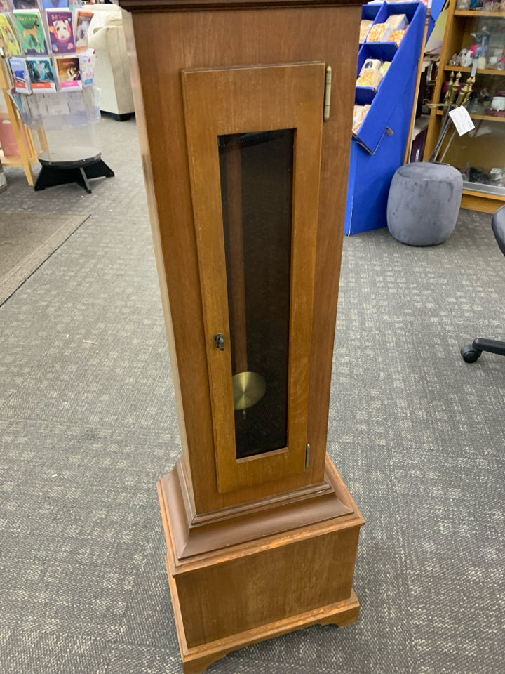 VTG WOOD MARTIN GRANDMOTHER CLOCK W/ KEY.