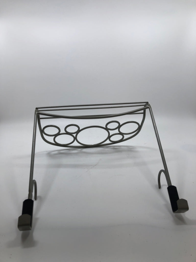 HANGING HAIR TOOL ORGANIZER.