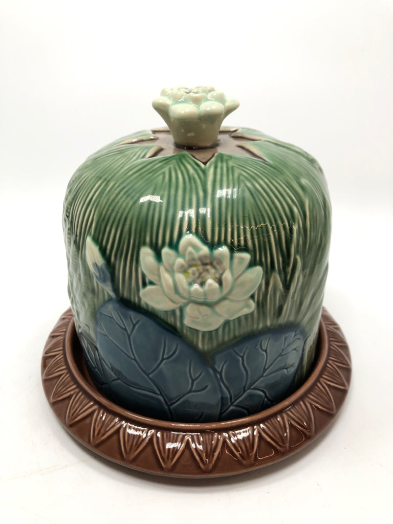 MAJOLICA FLORAL HAND PAINTED STONEWARE CHEESE DOME.