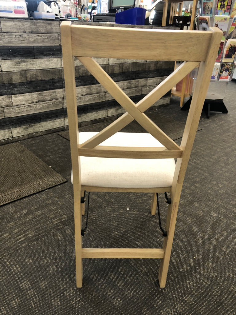 FOLDING UPHOLSTERED SEAT CHAIR.