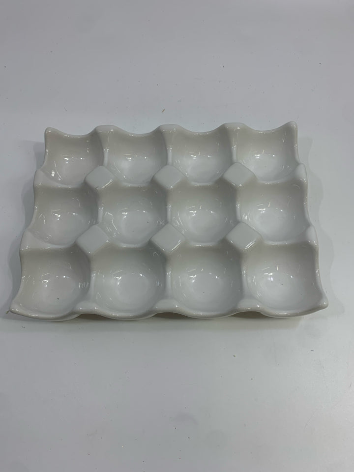 12-SLOT CERAMIC EGG HOLDER.