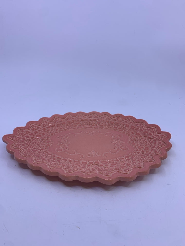 PINK LACE PATTERN OVAL PLATTER.