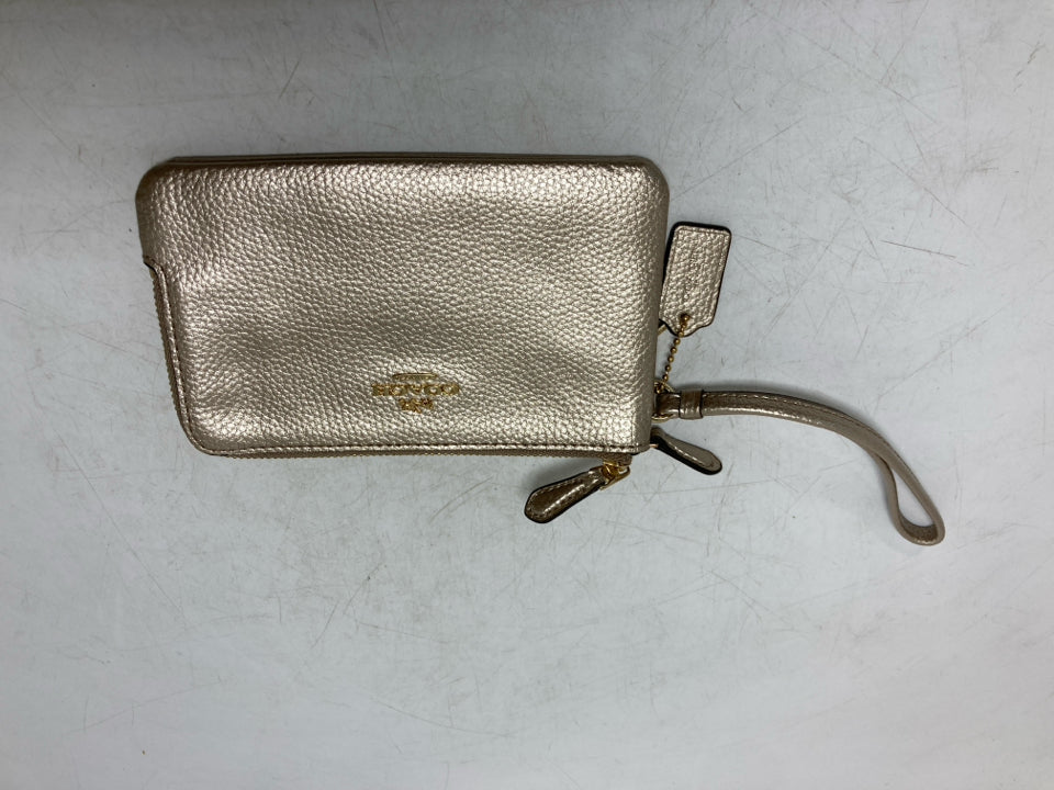 Coach Double Corner Zip Wristlet