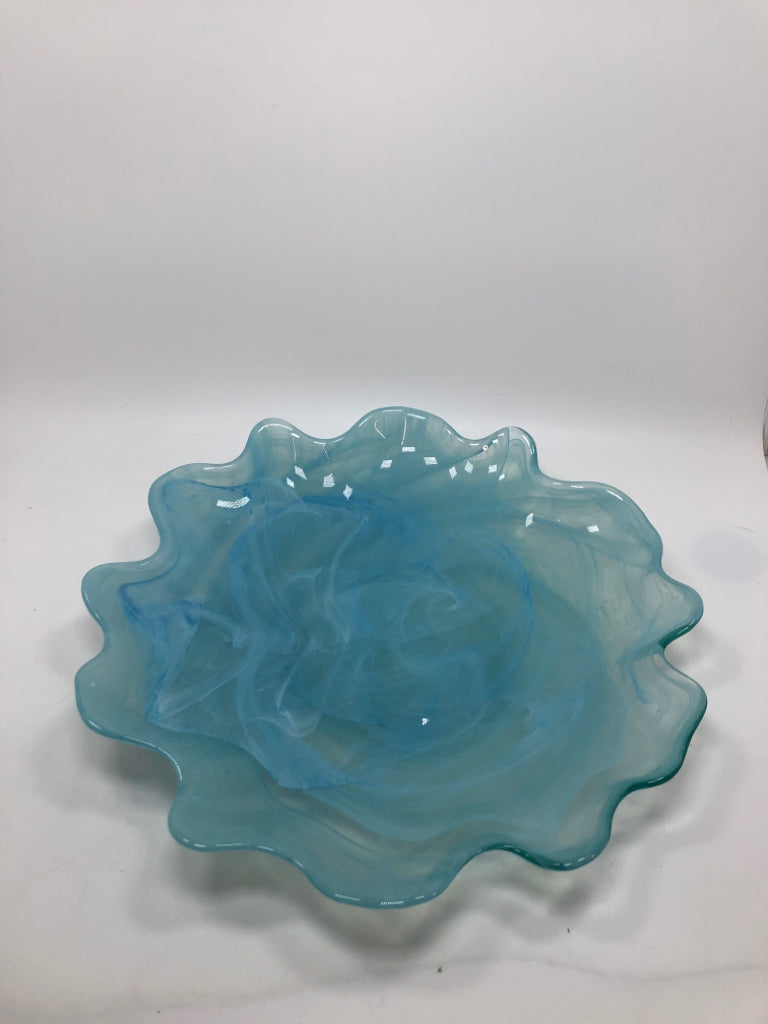 BLUE/WHITE CENTERPIECE BOWL.