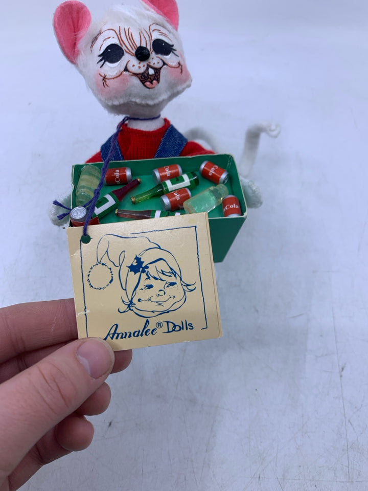 WHITE ANNALEE MOUSE HOLDING COCA COLA TRAY W/ OVERALLS.