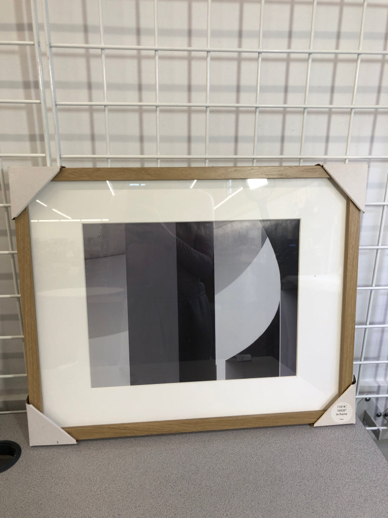 NWT FRAMED BLACK & WHITE PRINT.