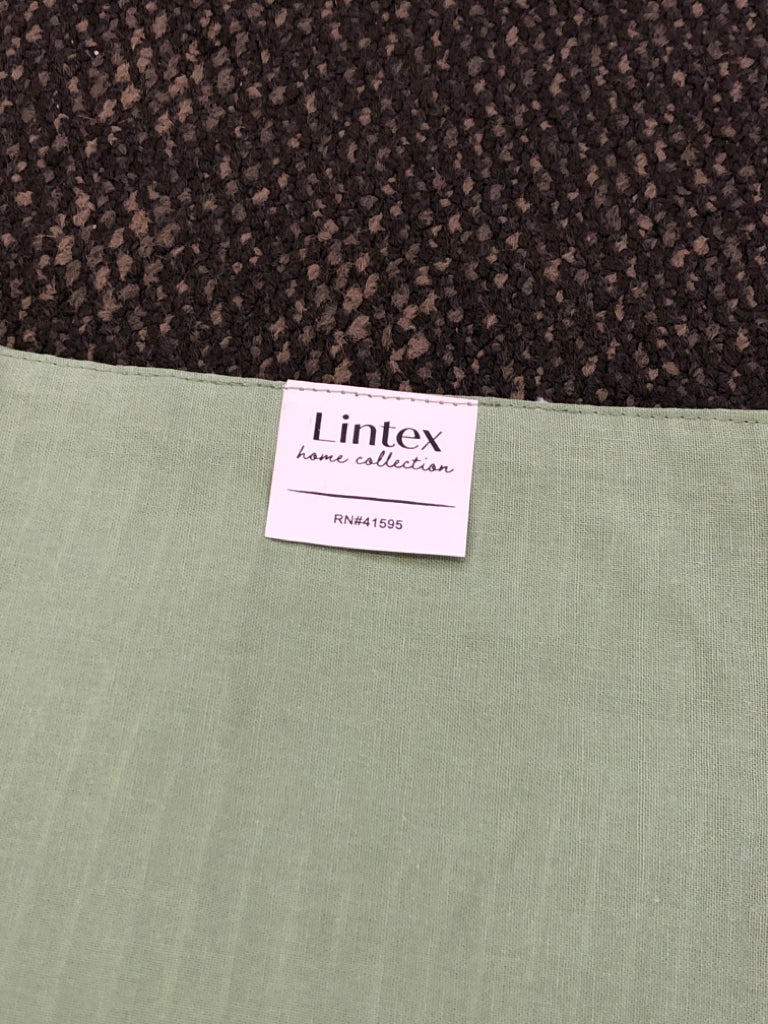 GREEN STITCHED TABLE RUNNER.