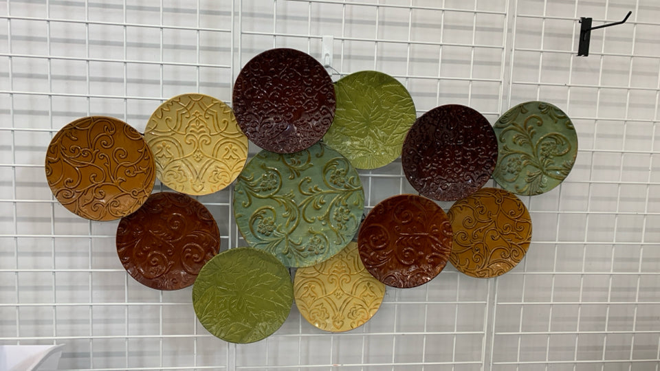 MULTI-COLOR METAL CIRCLE WALL-HANGING.