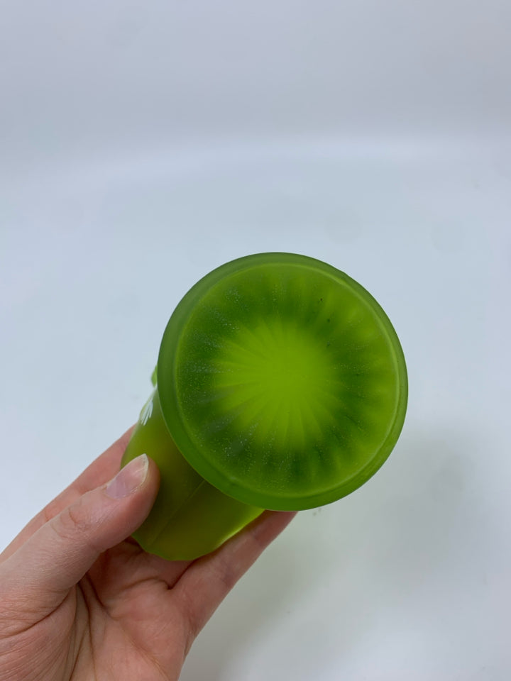 VTG GREEN MIST DAISY PAINTED GLASS BASKET.