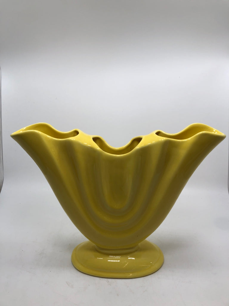 VTG YELLOW CAMARK FAN VASE.