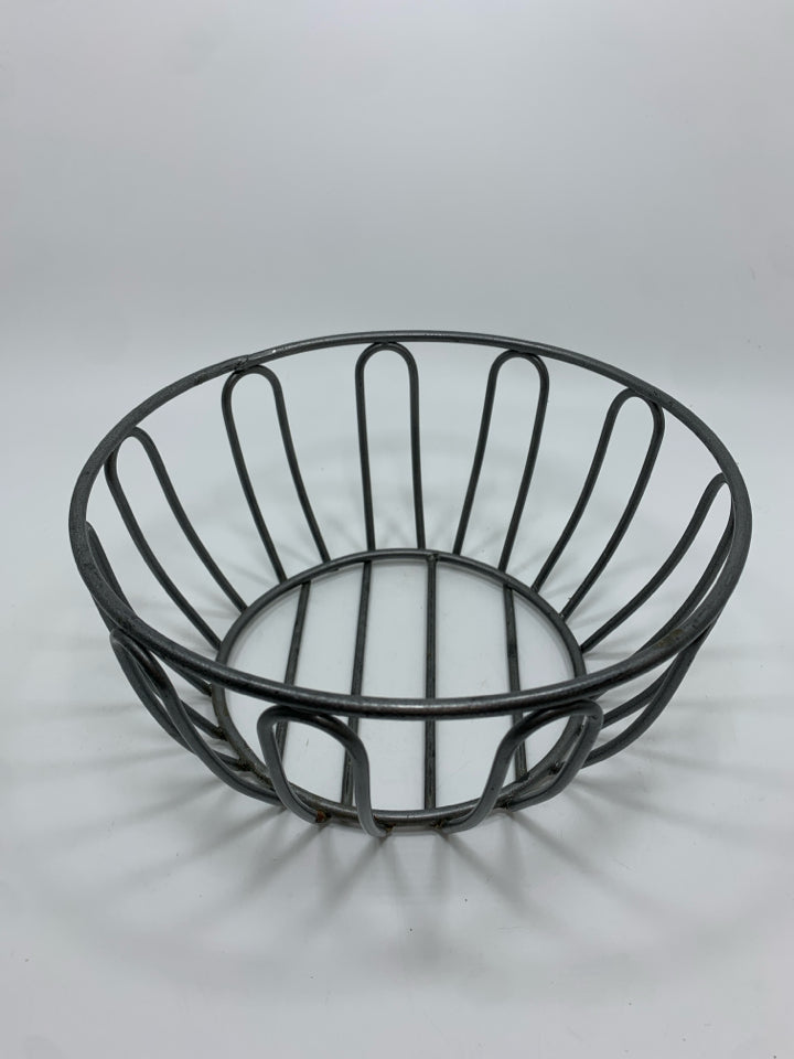 ROUND GREY METAL BASKET.