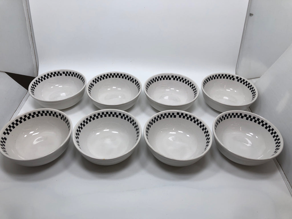 22 PC WHITE/BLACK CHECKERED DINNER SET.