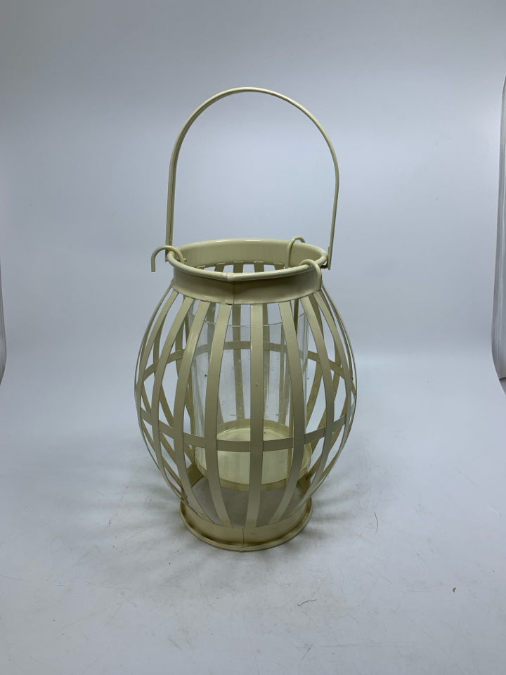 CREAM METAL LANTERN CANDLE HOLDER W/ HANDLE/ 8.
