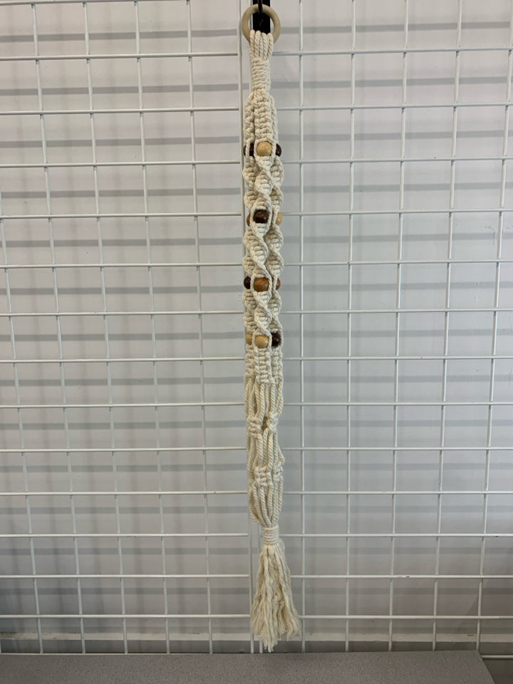 PATTERNED BEAD MACRAME PLANT HOLDER.