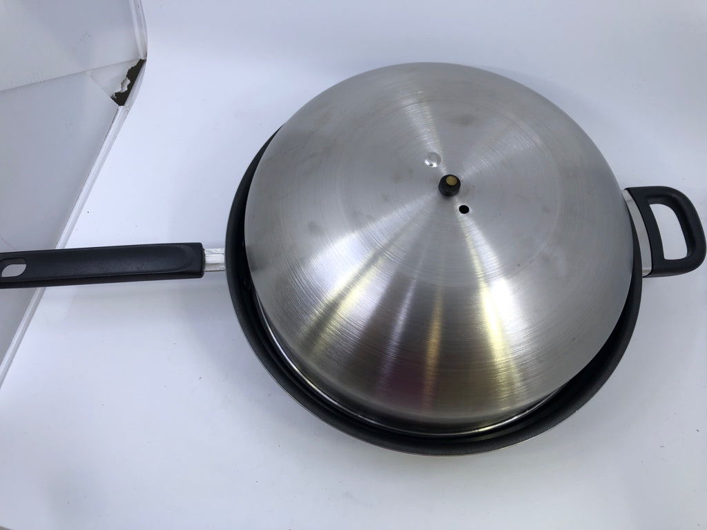 NONSTICK 13" SAUTE PAN W/STEAMER BASKET.