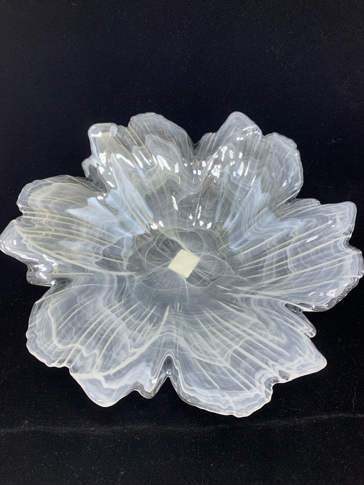 WHITE SWIRL GLASS BOWL W/RUFFLED EDGE.