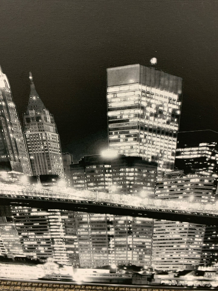 BLACK WHITE CITY SKYLINE CANVAS ART.