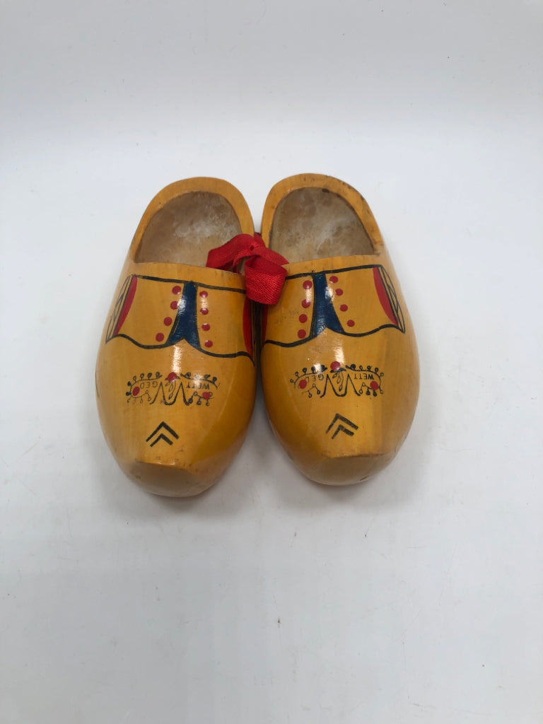 VTG YELLOW & RED HAND-PAINTED WOODEN CLOGS.