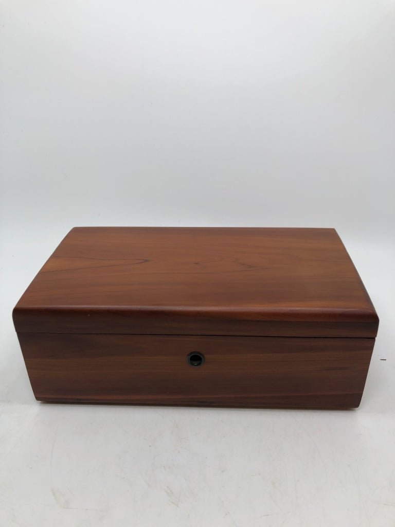 LANE MINI CEDAR CHEST- GARIEPY.