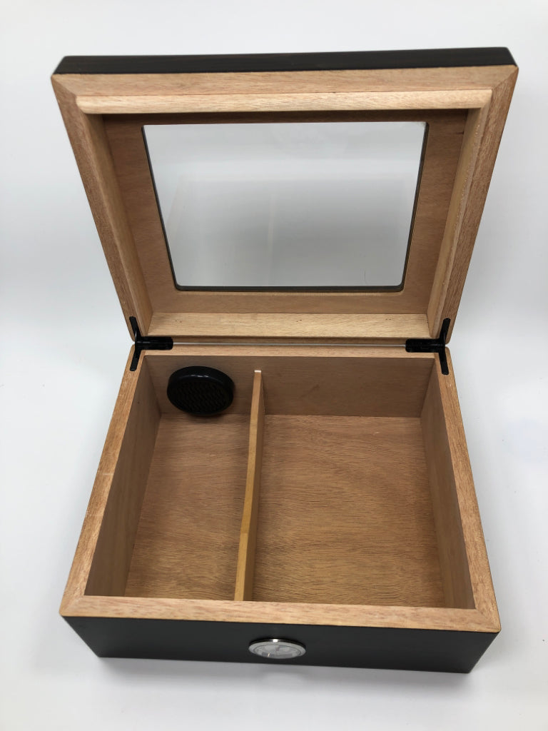 DK BROWN DESKTOP CIGAR HUMIDOR.