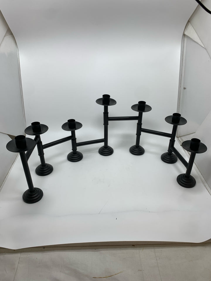 BLACK METAL ADJUSTABLE CANDLESTICK HOLDER.