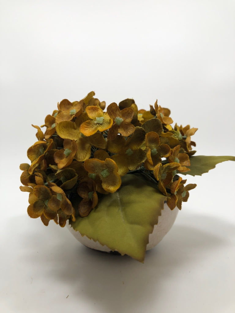 DRK YELLOW FLORALS IN CRACKLE VASE.