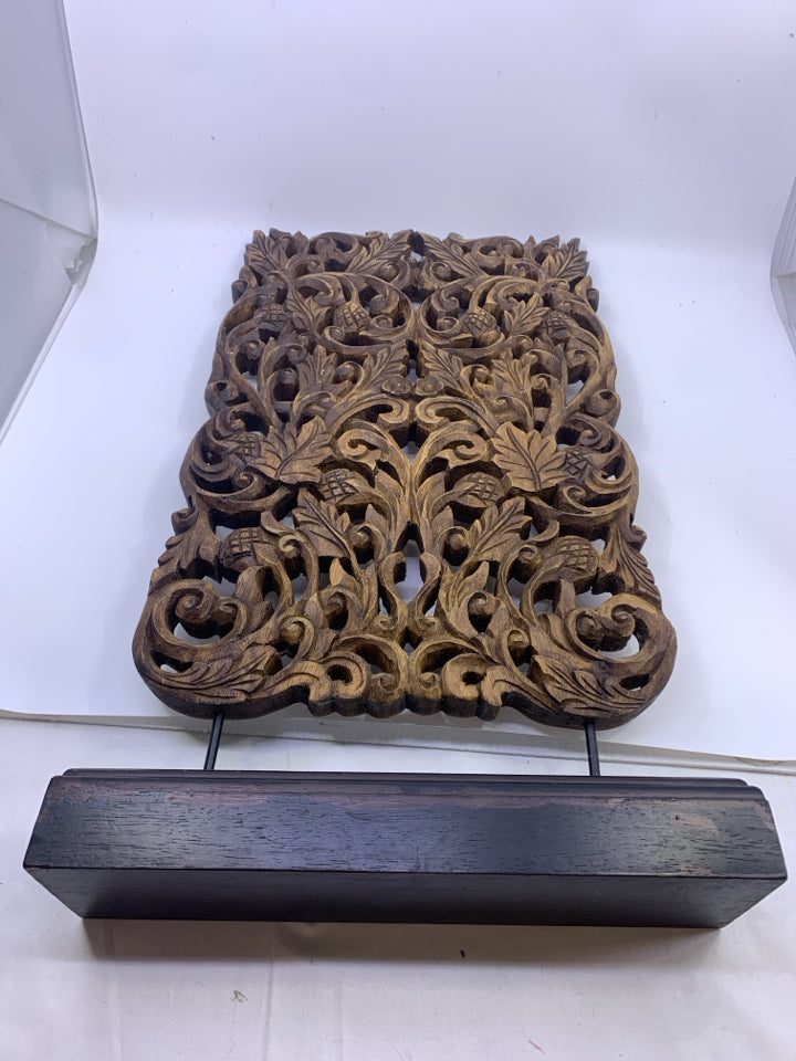 LARGE WOOD CARVED DECOR PIECE.