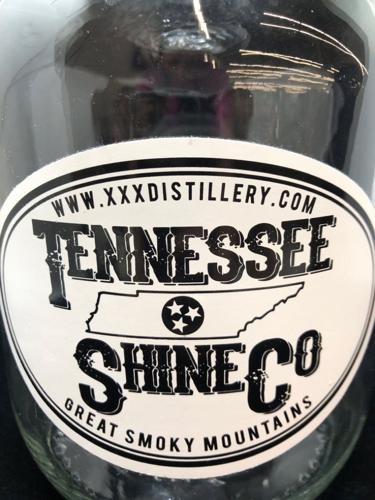 TENNESSEE SHINE GLASS JUG.