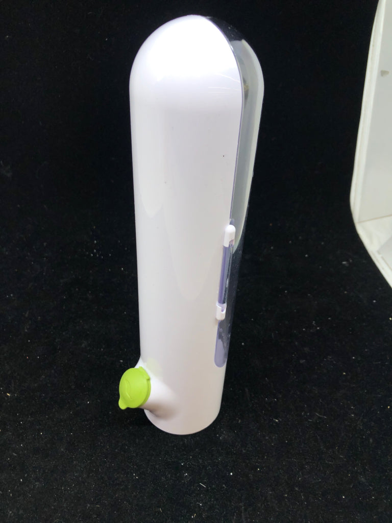 WHITE PLASTIC HERB SAVER.