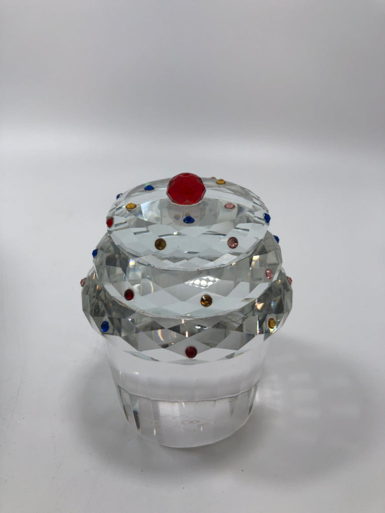 GLASS CUPCAKE PAPERWEIGHT.