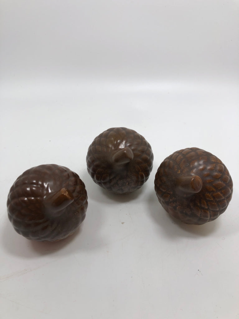 3PC CERAMIC ACORN DECOR.