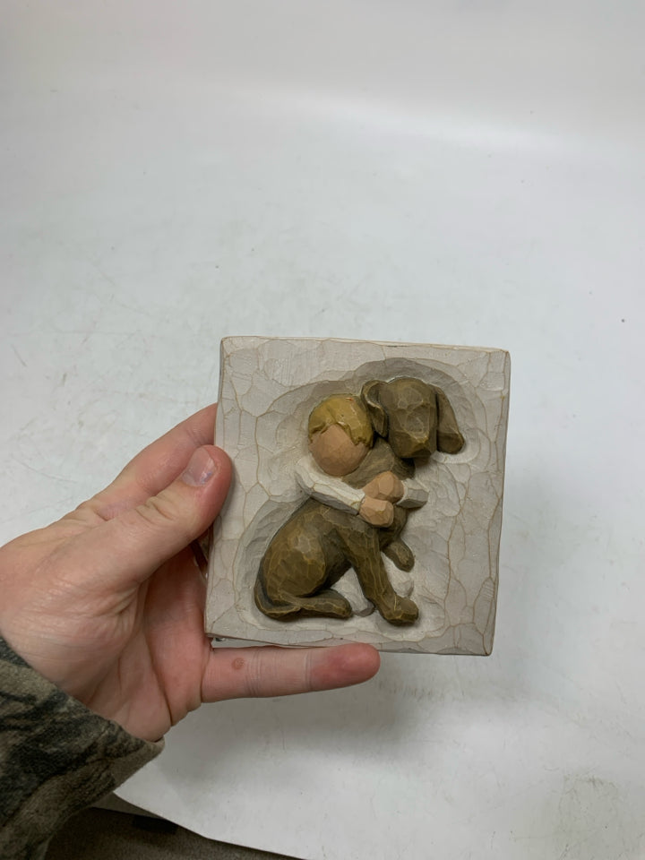 BOY HOLDING BROWN DOG " HUG" PLAQUE.