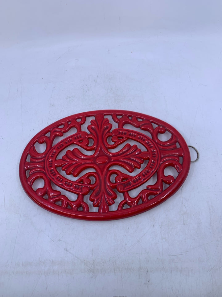 RED METAL SCROLL OVAL TRIVET.