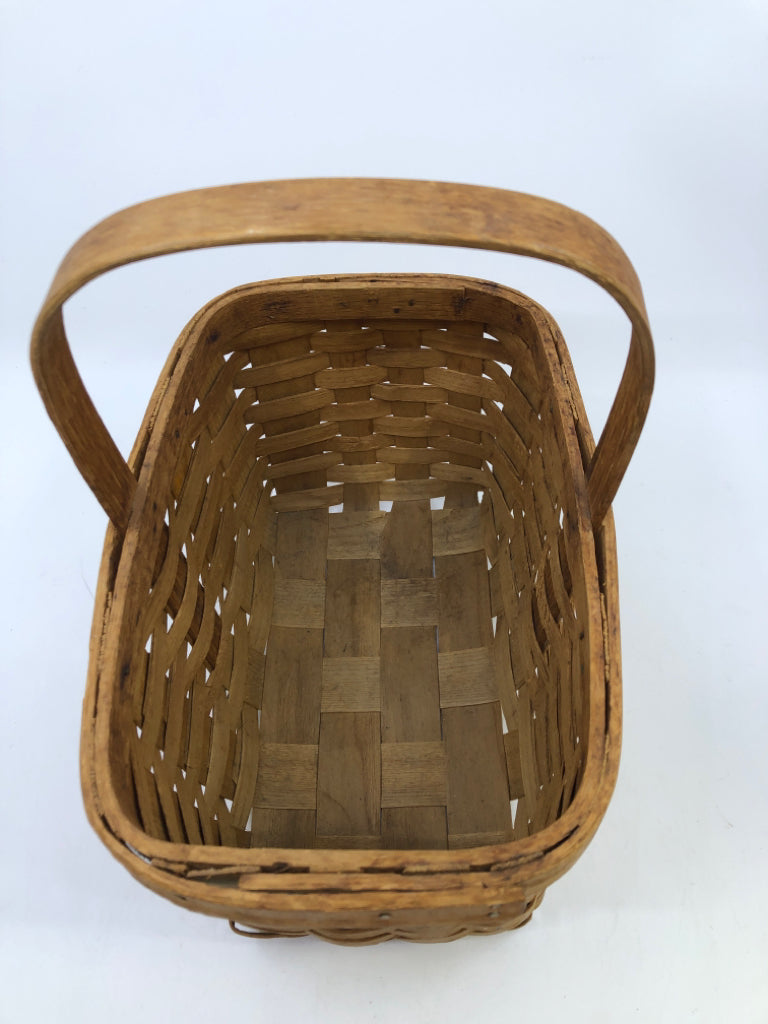 WIDE SLATS BASKET.