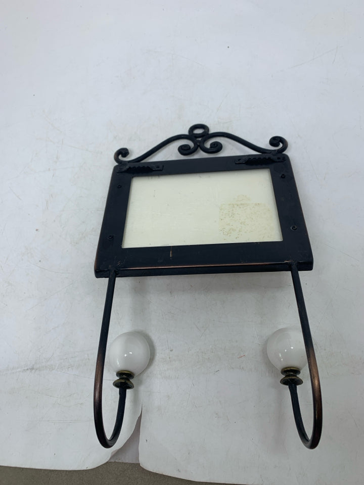 SAVON EXTRA-FIN CERAMIC/METAL WALL HANGING W/ 2 HOOKS.