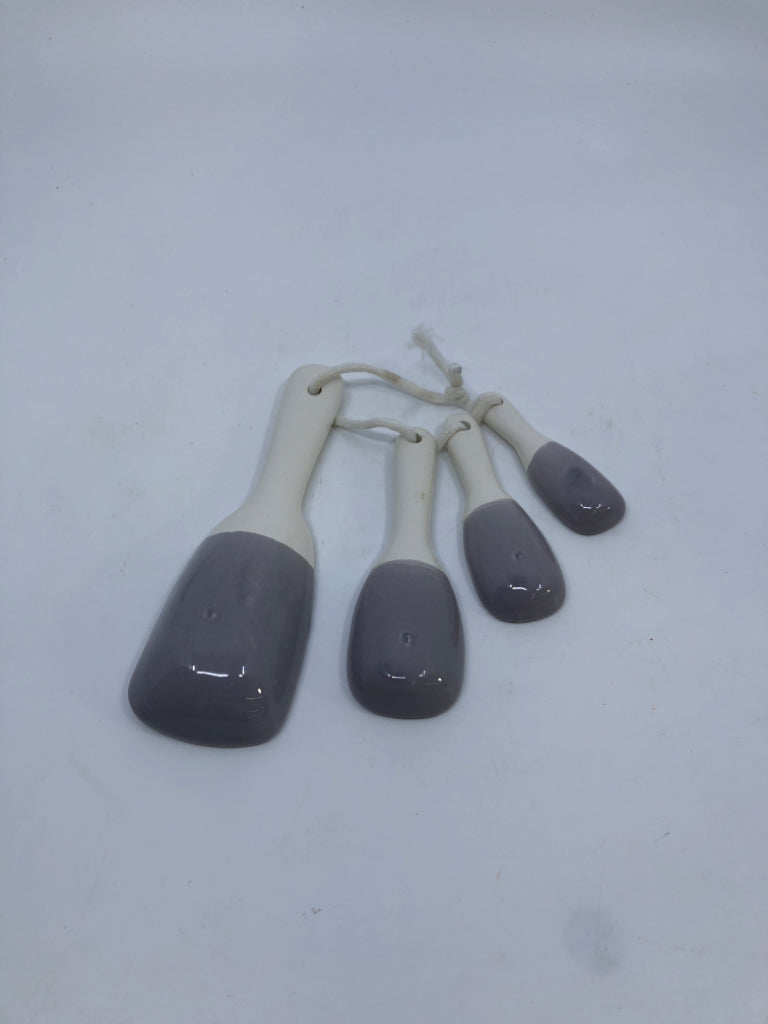 4PC CERAMIC WHITE "MASON JAR" MEASURING SPOONS.