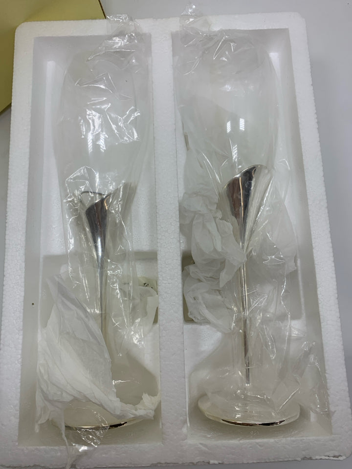 NIB 2PC WEDDING PROMISE HEART FLUTE CHAMPAGNE GLASSES W/SILVER STEM.