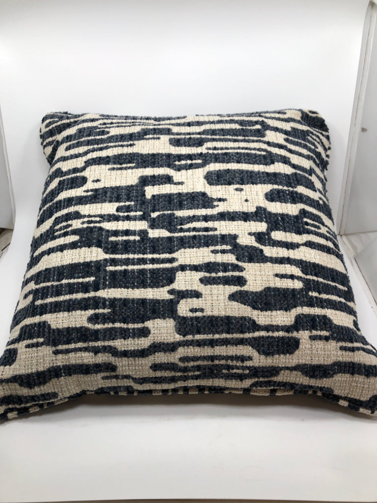 BLUE DESIGN ACCENT PILLOW.