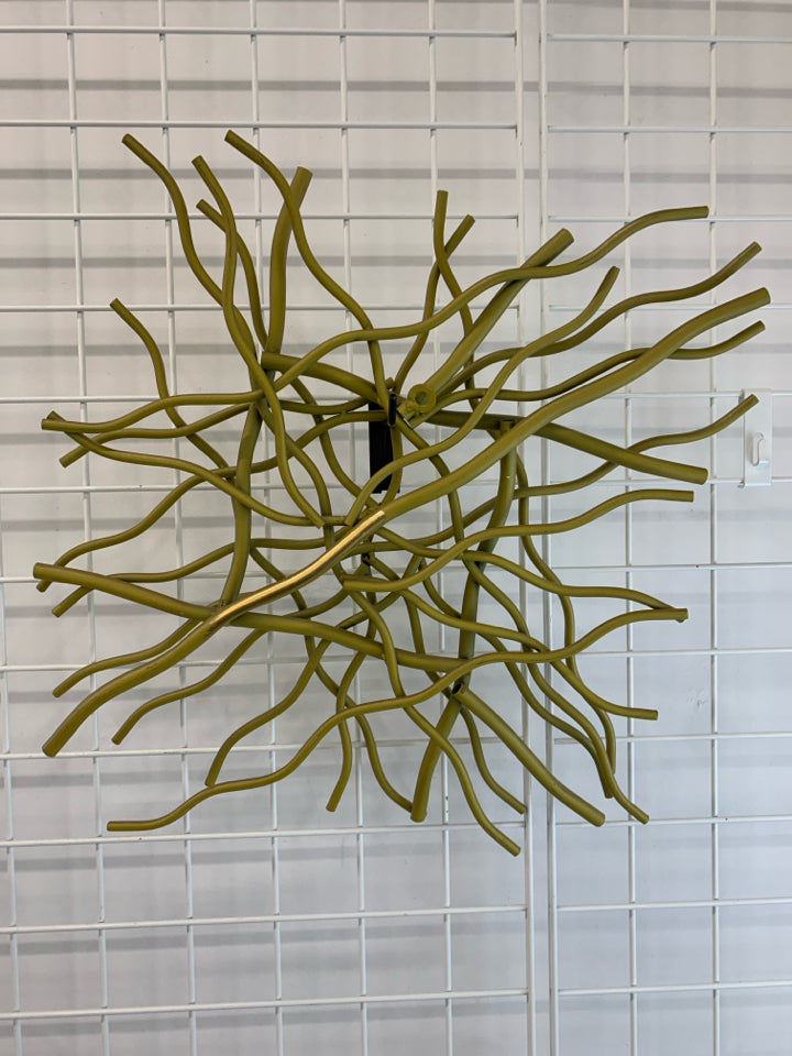 BRANCH-INSPIRED GOLD WALL SCULPTURE.