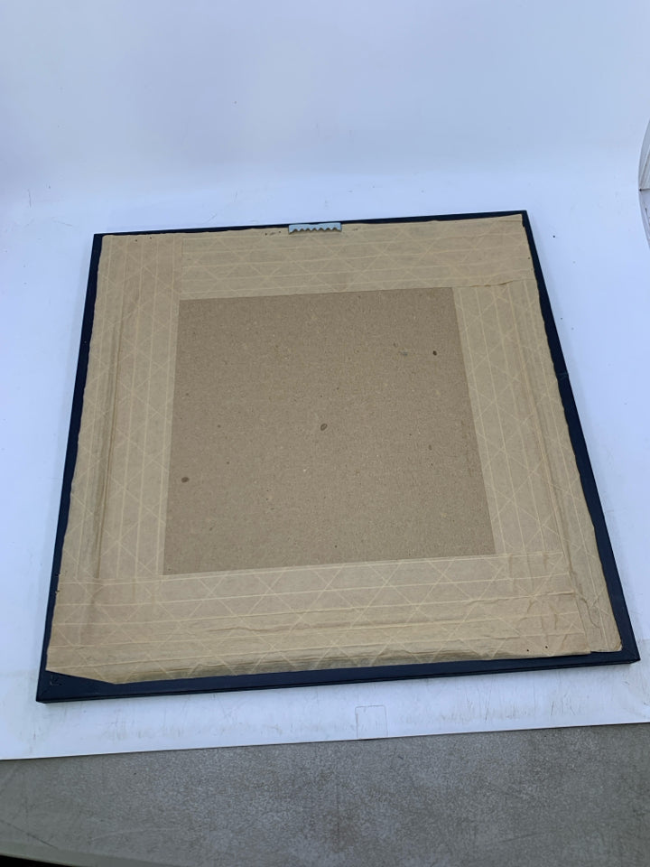 MASS OUTLINE "HOME" BLACK WHITE.