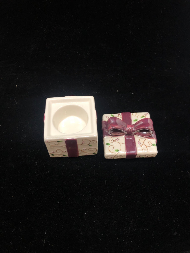 CHRISTMAS PRESENT VOTIVE HOLDER - YANKEE CANDLE.