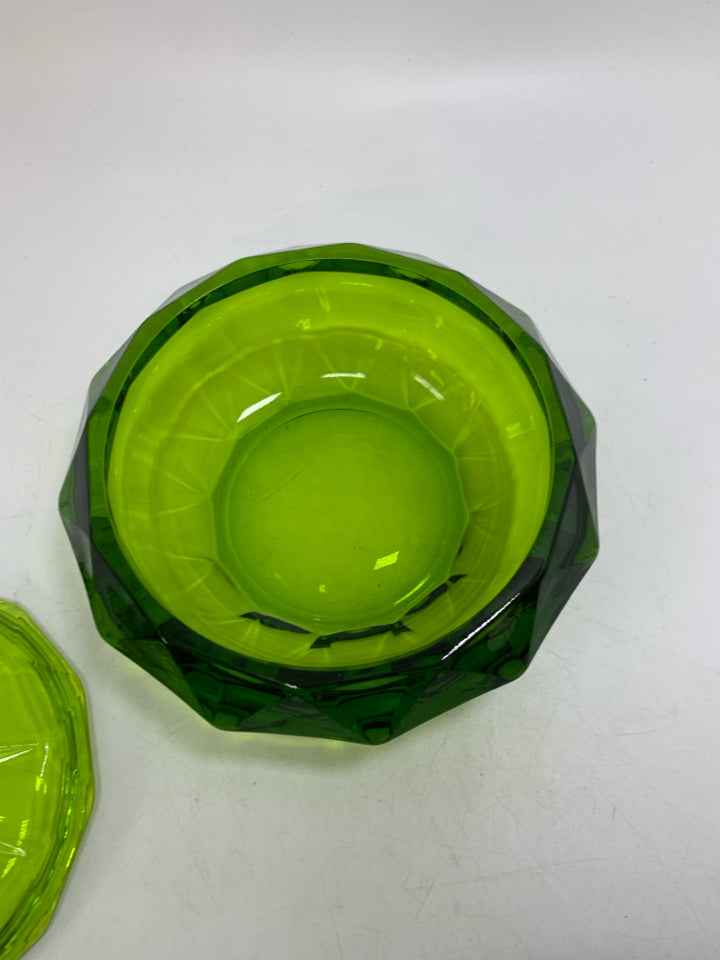 VTG EMERALD GREEN DIAMOND POINT COVERED CANDY DISH.