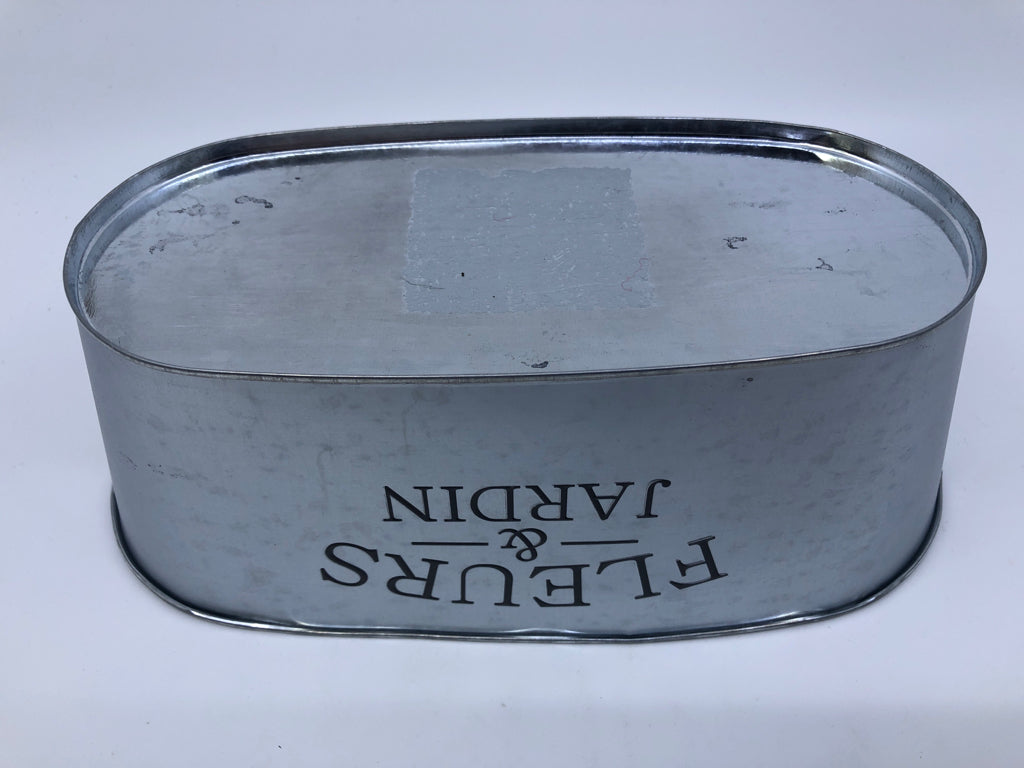 FLEURS & JARDIN OVAL METAL PLANTER.