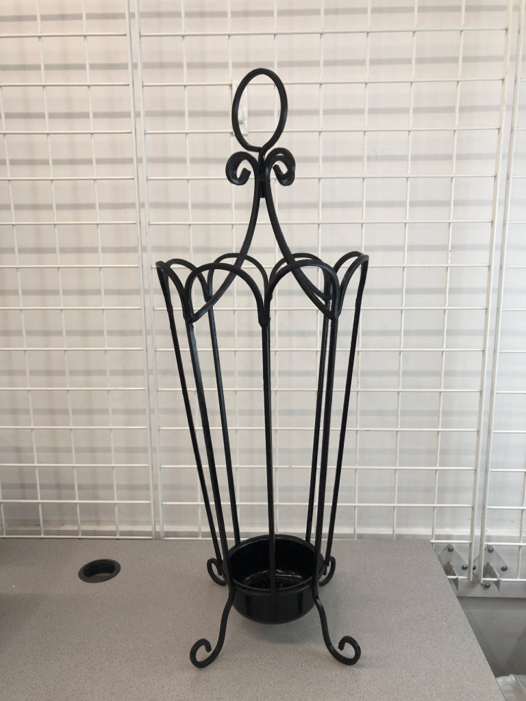 STYLE METAL UMBRELLA STAND.