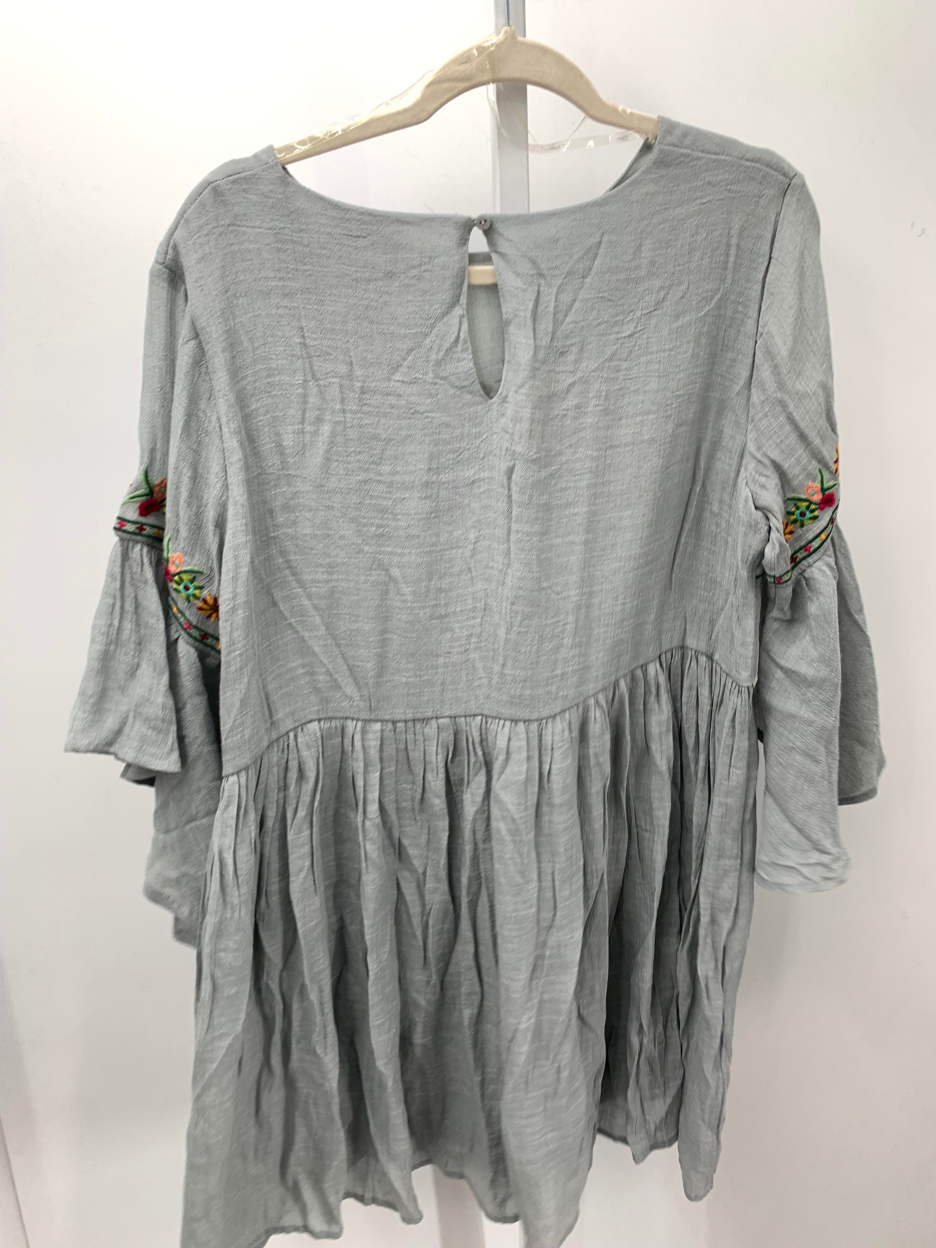 um Gee Size Medium Misses Short Sleeve Dress