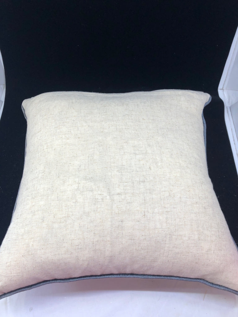CREAM PILLOW W/ BEADED REINDEER GREY.