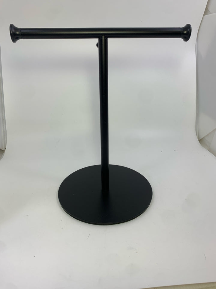 BLACK METAL ADJUSTABLE JEWELRY STAND.