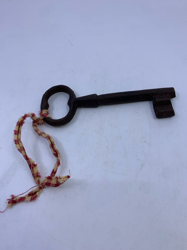 CAST IRON KEY DECOR.